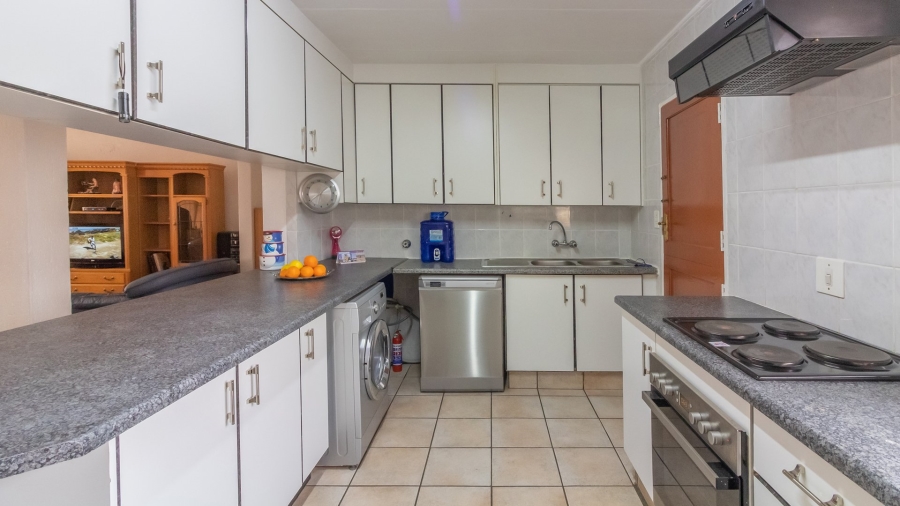 3 Bedroom Property for Sale in Kroonheuwel Free State